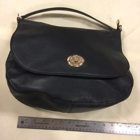 Pretty black and gold coach shoulder bag - Picture 2 of 8